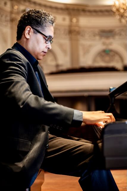 Gustavo Corrales Romero-piano: Warme Latijns-Amerikaanse klanken.